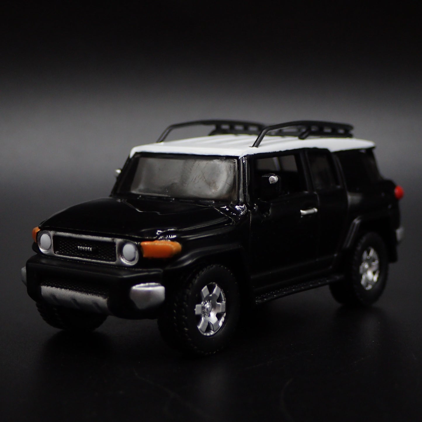 2007-2014 TOYOTA FJ CRUISER SUV 1/64 SCALE COLLECTIBLE DIORAMA DIECAST MODEL CAR