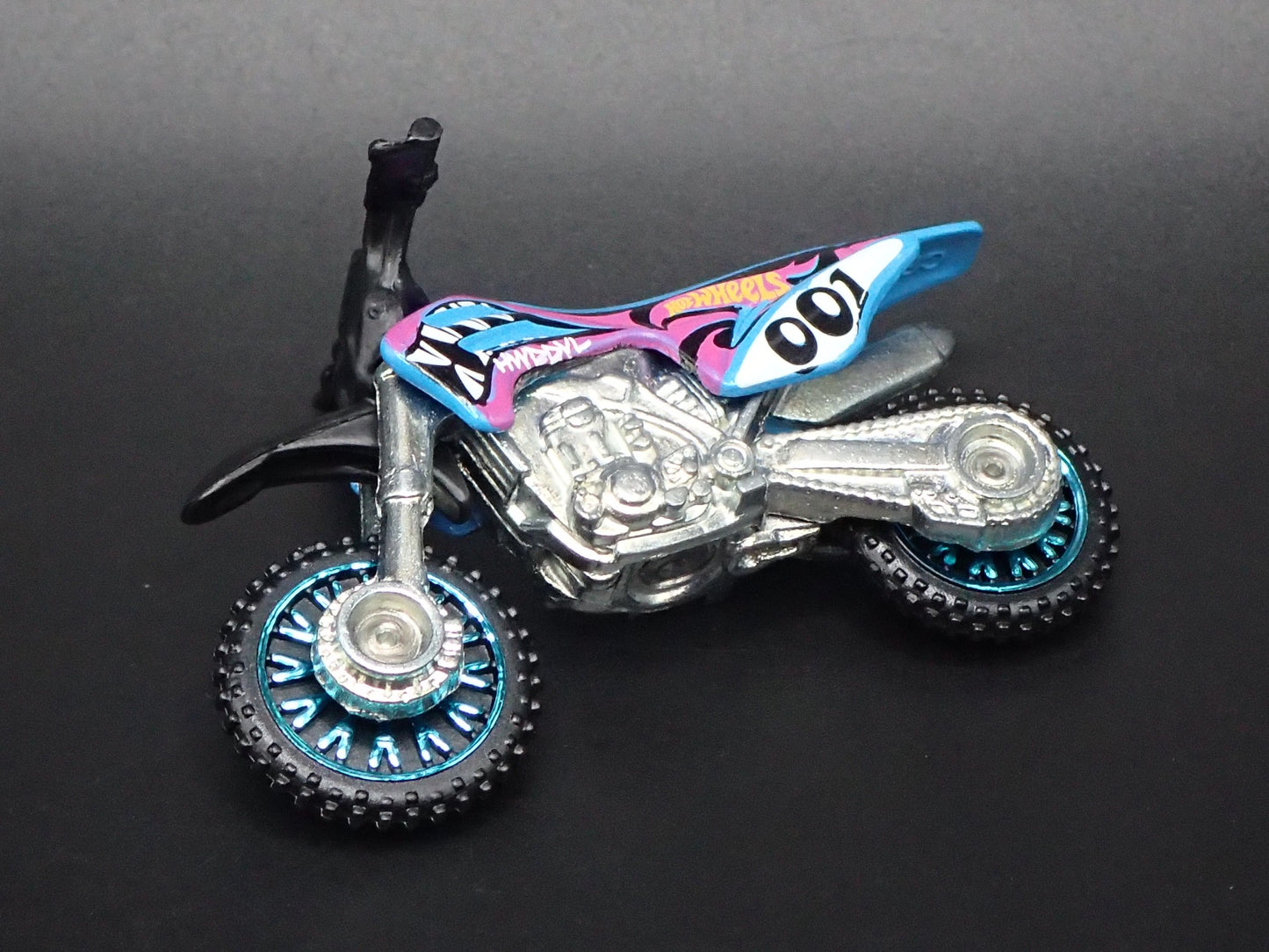 DIRT BIKE HW450F MOTORCYCLE HOT WHEELS 1:64 HW SCALE DIORAMA DIECAST MODEL CAR
