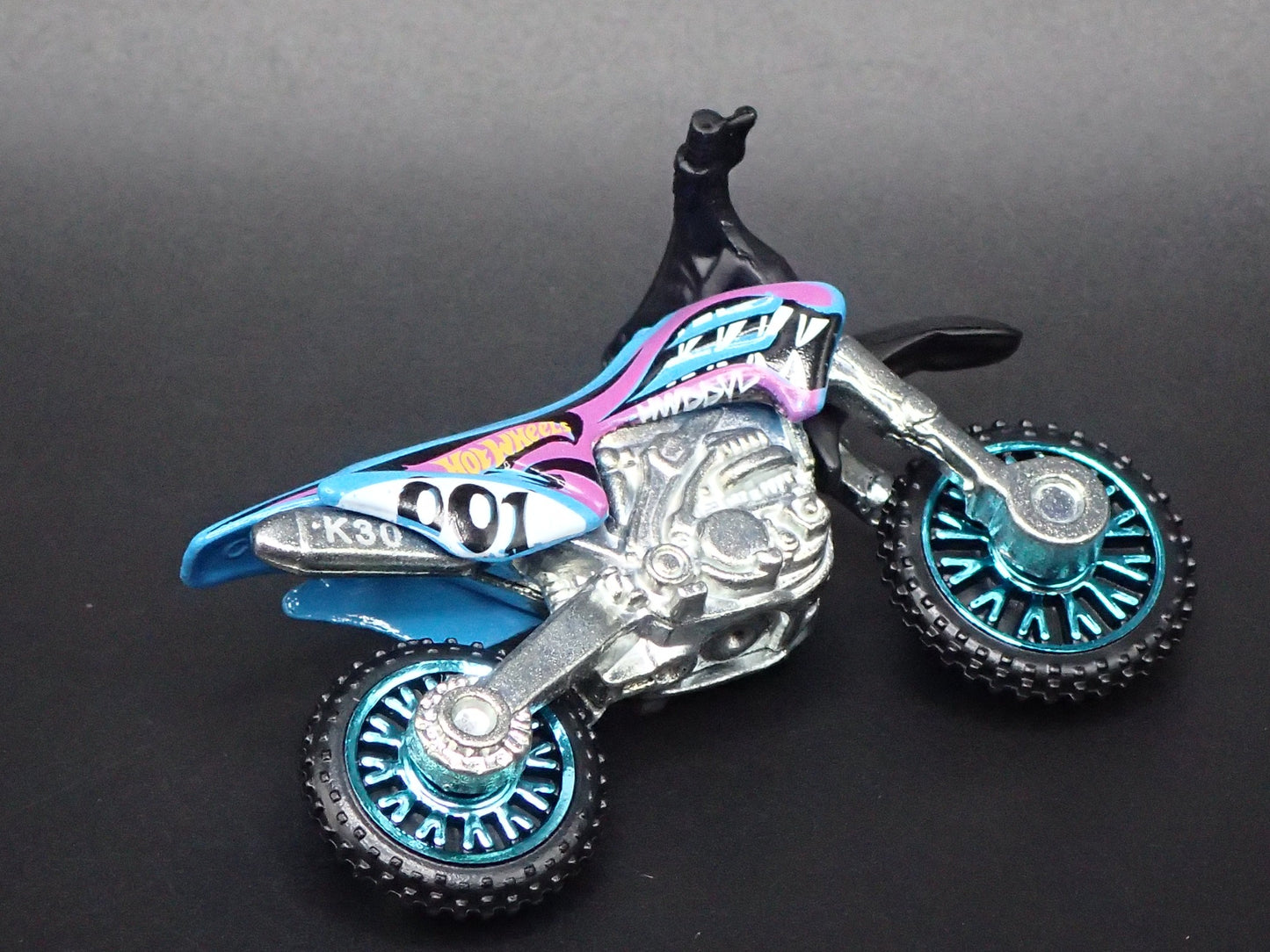 DIRT BIKE HW450F MOTORCYCLE HOT WHEELS 1:64 HW SCALE DIORAMA DIECAST MODEL CAR
