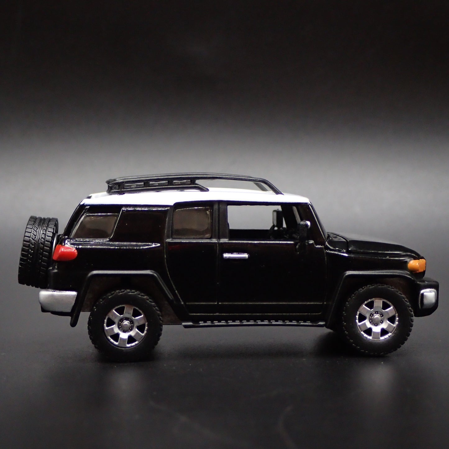 2007-2014 TOYOTA FJ CRUISER SUV 1/64 SCALE COLLECTIBLE DIORAMA DIECAST MODEL CAR