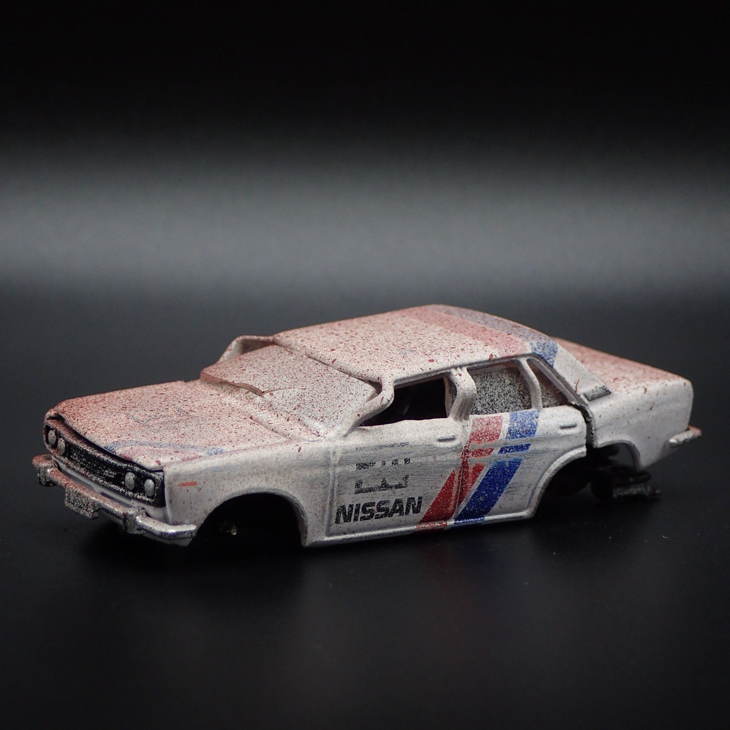 1967-1973 DATSUN BLUEBIRD 1600 SSS FOUR DOOR WRECKED 1:64 DIECAST MODEL CAR