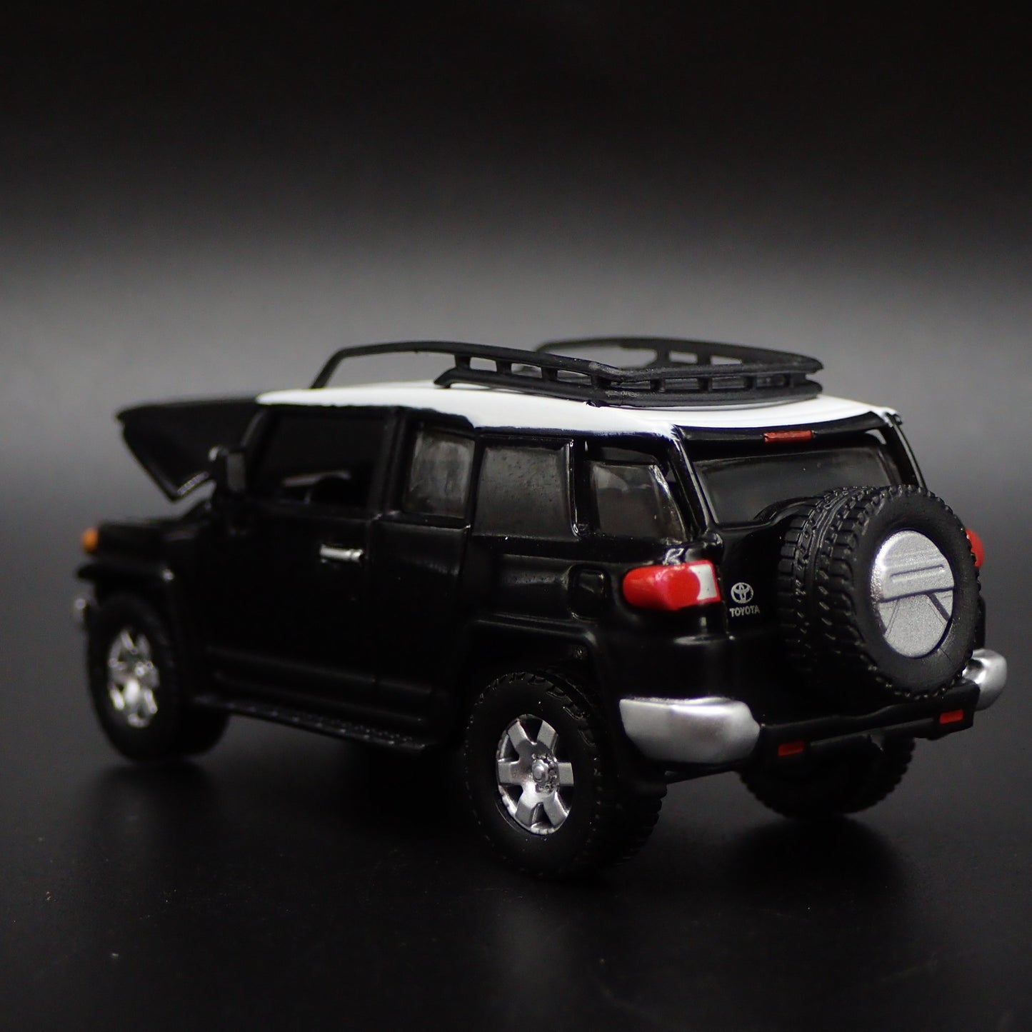2007-2014 TOYOTA FJ CRUISER SUV 1/64 SCALE COLLECTIBLE DIORAMA DIECAST MODEL CAR