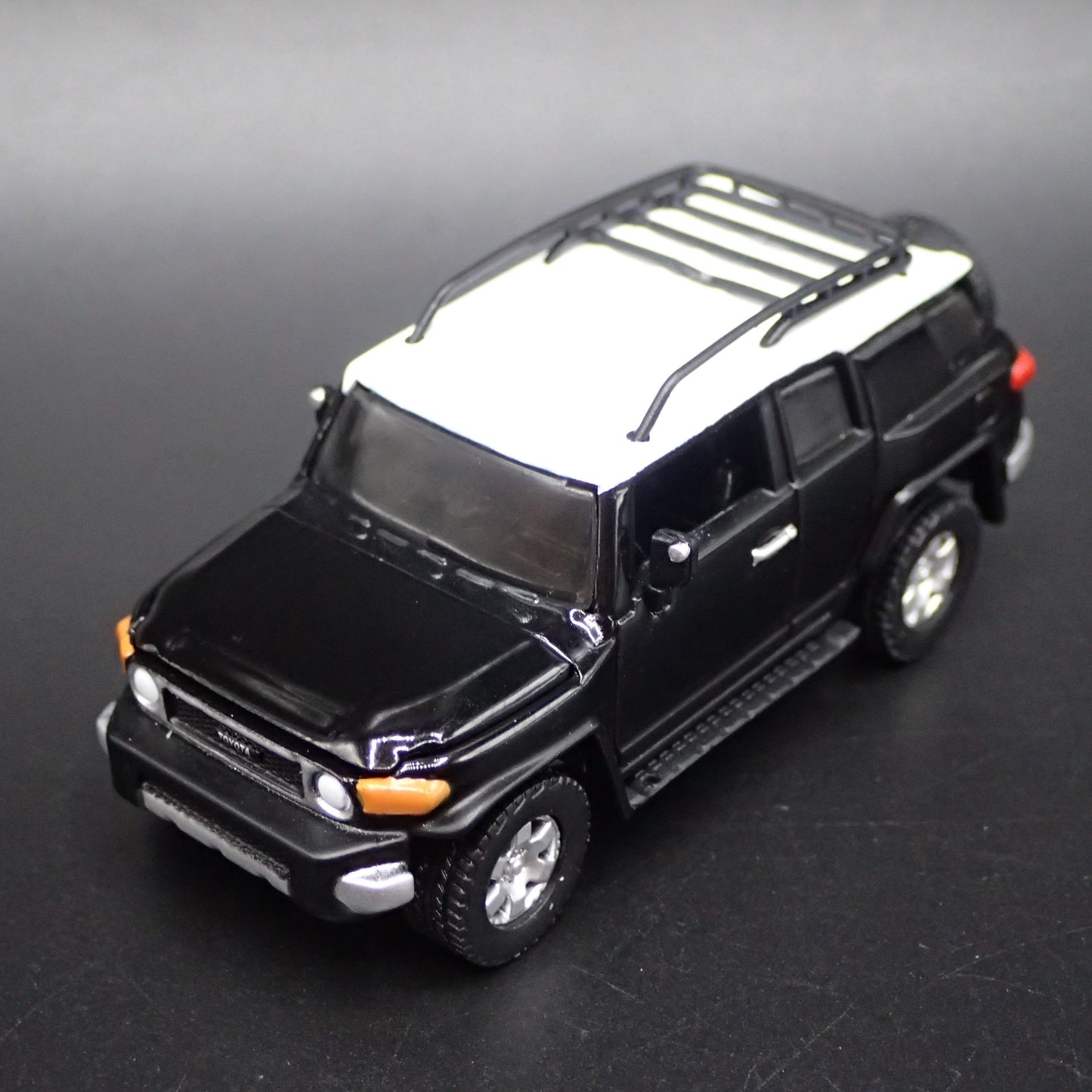 2007-2014 TOYOTA FJ CRUISER SUV 1/64 SCALE COLLECTIBLE DIORAMA DIECAST MODEL CAR