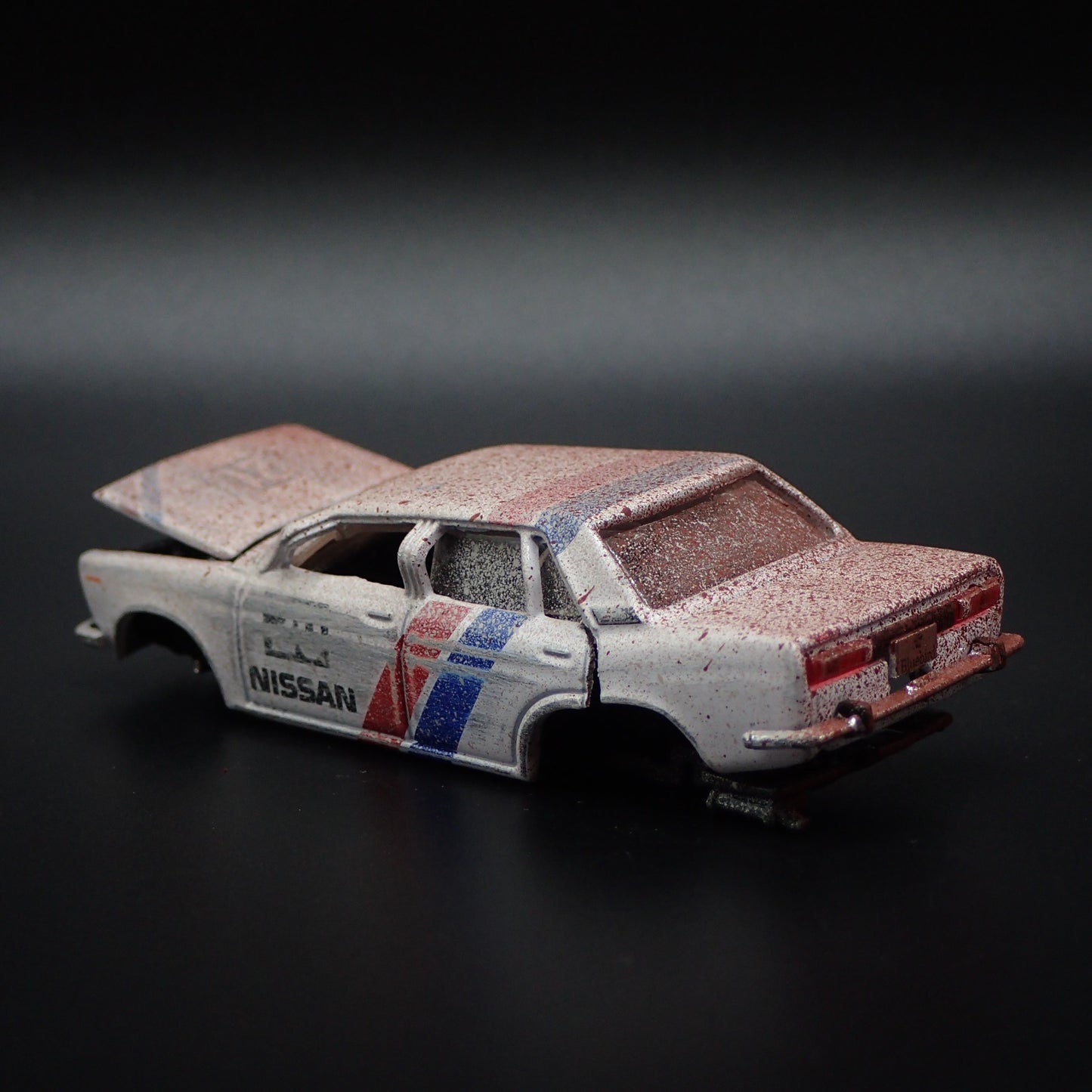 1967-1973 DATSUN BLUEBIRD 1600 SSS FOUR DOOR WRECKED 1:64 DIECAST MODEL CAR