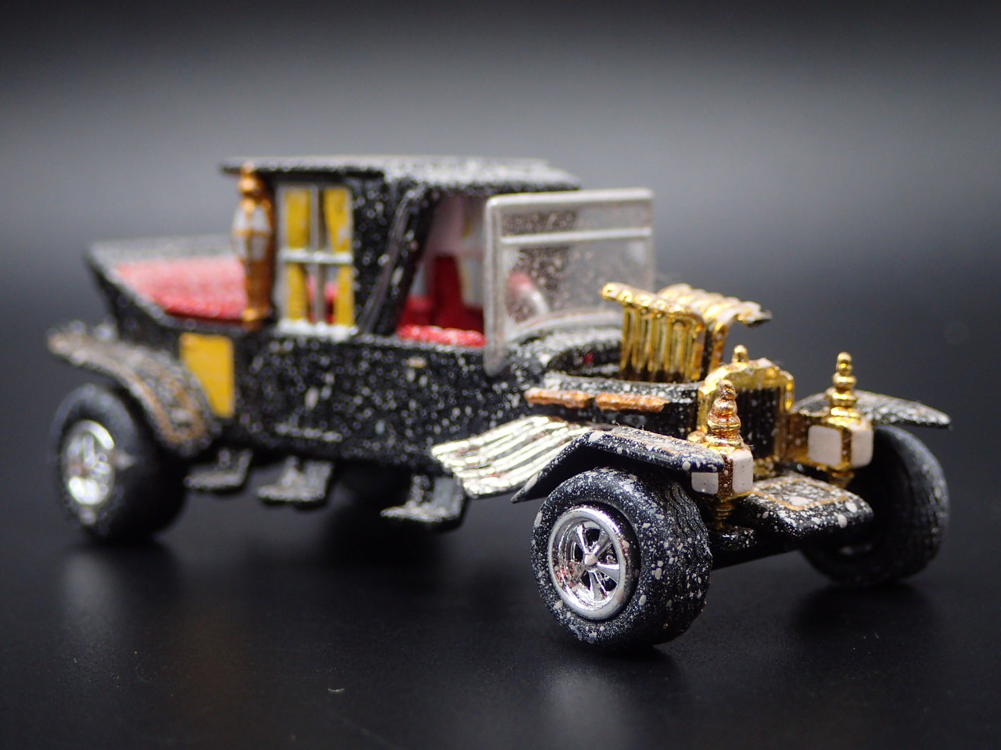 THE MUNSTERS BARRIS KOACH CUSTOM BARN FIND 1:64 SCALE DIORAMA DIECAST MODEL CAR