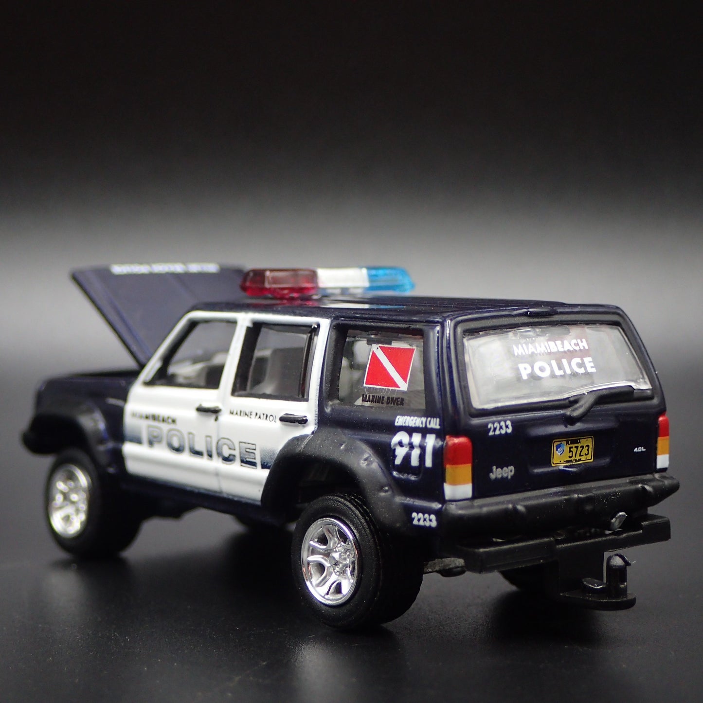 JEEP CHEROKEE XJ MIAMI BEACH MARINE PATROL POLICE 1:64 SCALE DIECAST MODEL CAR