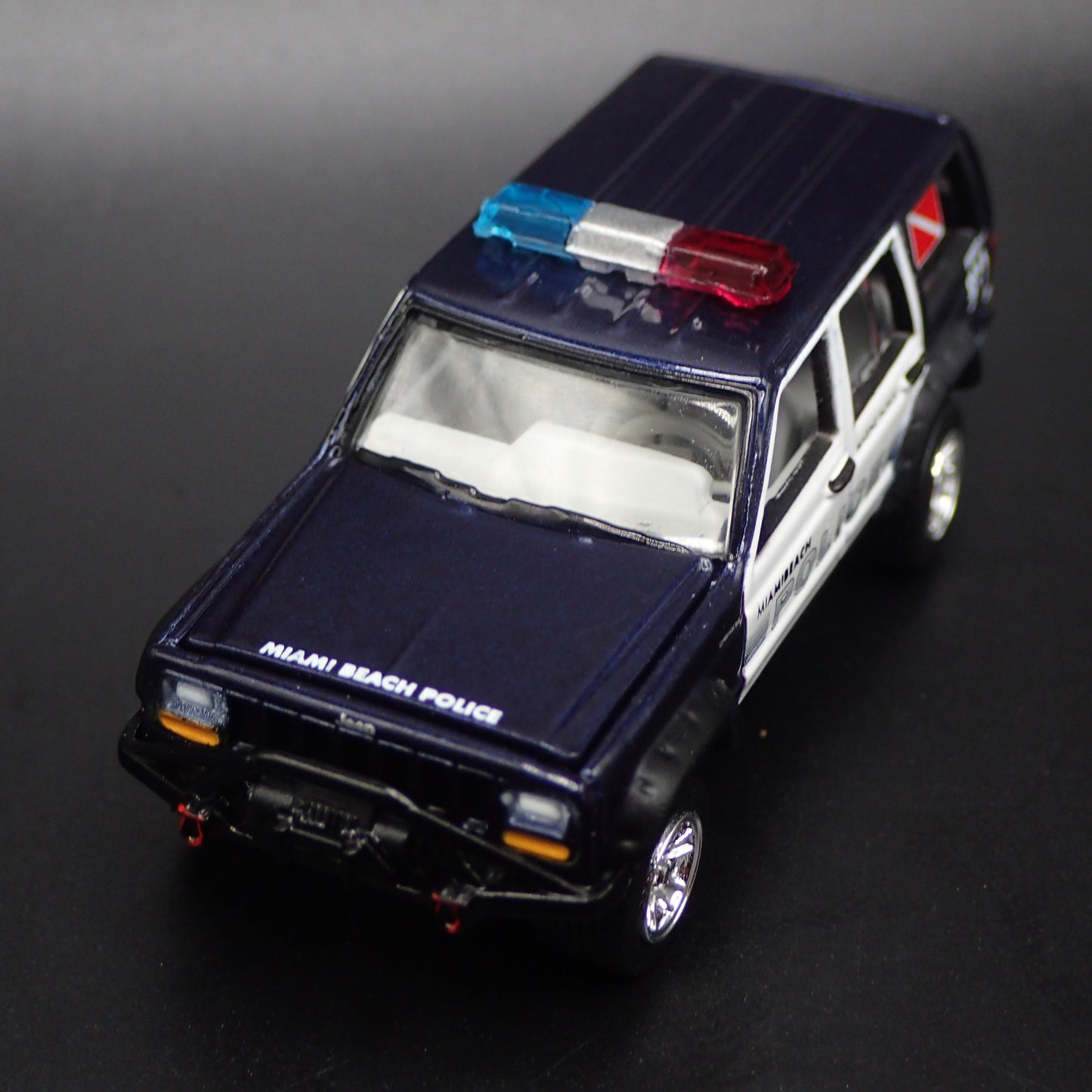 JEEP CHEROKEE XJ MIAMI BEACH MARINE PATROL POLICE 1:64 SCALE DIECAST MODEL CAR