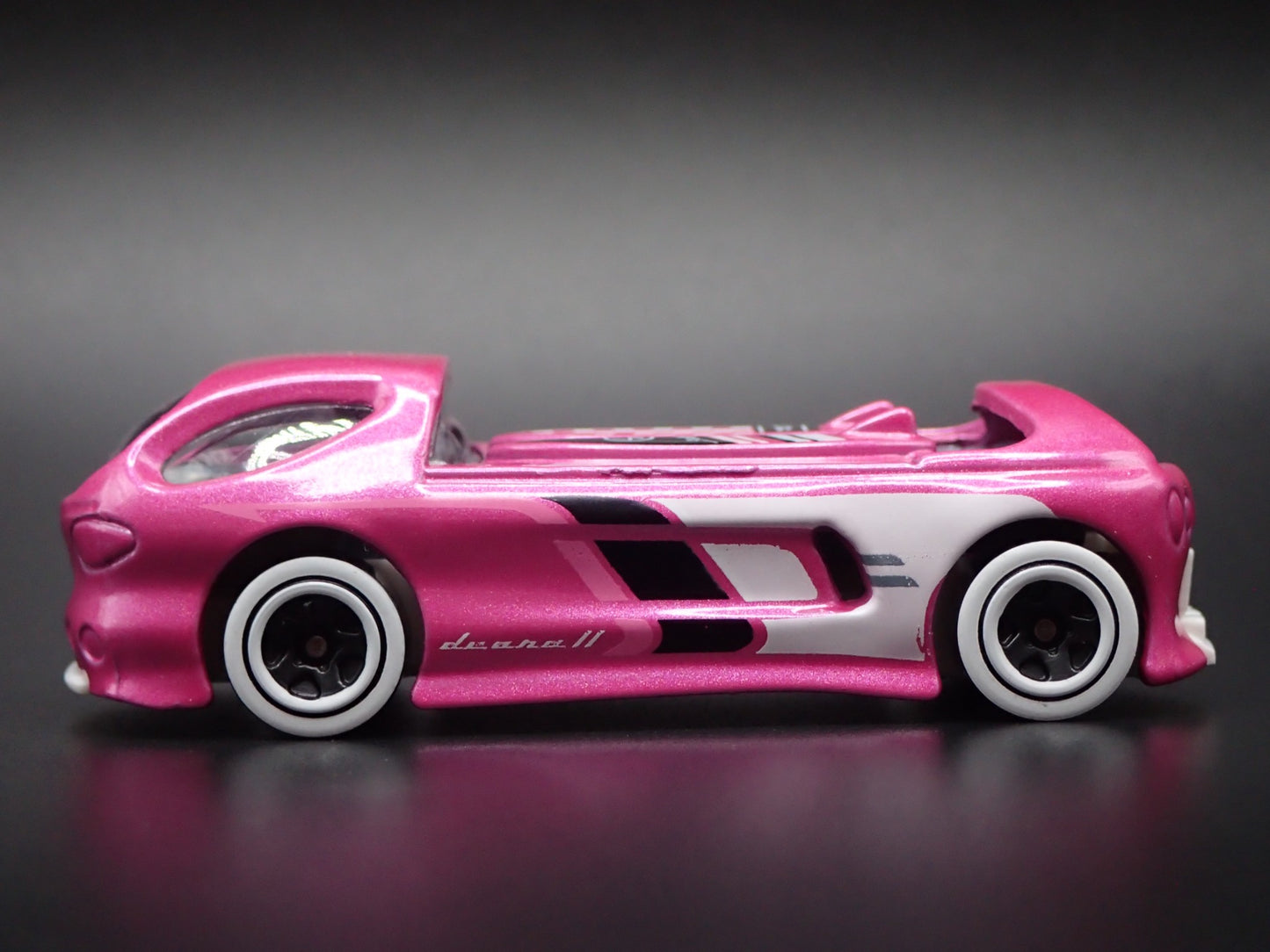 DEORA II 2 CUSTOM PICKUP TRUCK 1/64 SCALE COLLECTIBLE DIORAMA DIECAST MODEL CAR