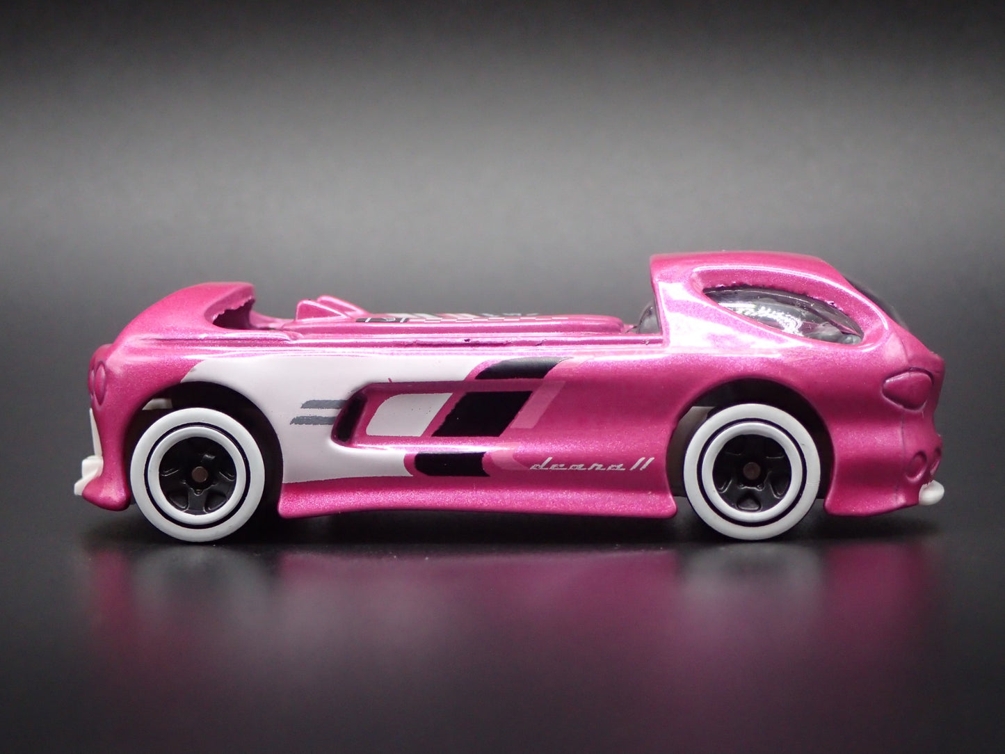 DEORA II 2 CUSTOM PICKUP TRUCK 1/64 SCALE COLLECTIBLE DIORAMA DIECAST MODEL CAR