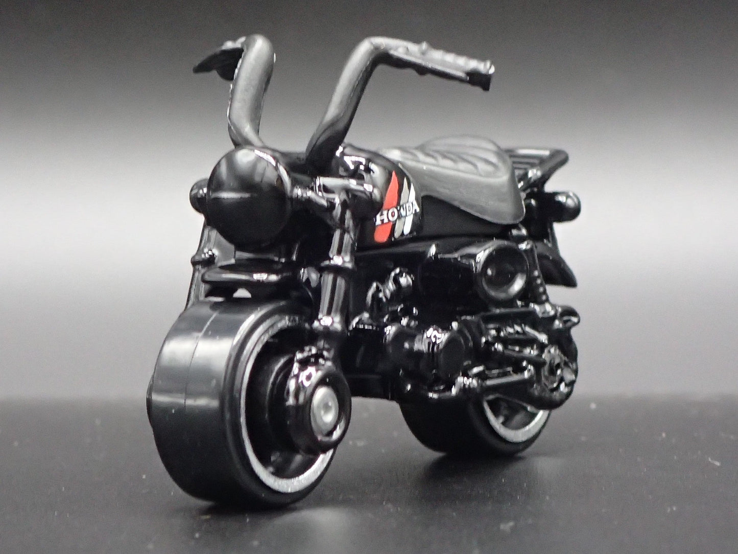 1961-1974 HONDA MONKEY Z50 MOTORCYCLE RARE 1:64 SCALE DIORAMA DIECAST MODEL BIKE