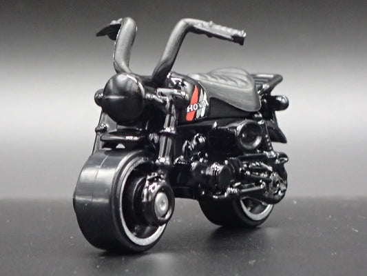 1961-1974 HONDA MONKEY Z50 MOTORCYCLE RARE 1:64 SCALE DIORAMA DIECAST MODEL BIKE