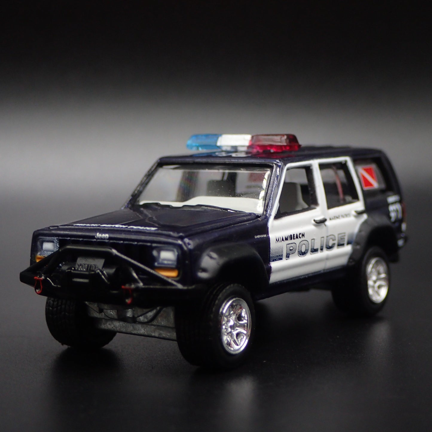 JEEP CHEROKEE XJ MIAMI BEACH MARINE PATROL POLICE 1:64 SCALE DIECAST MODEL CAR