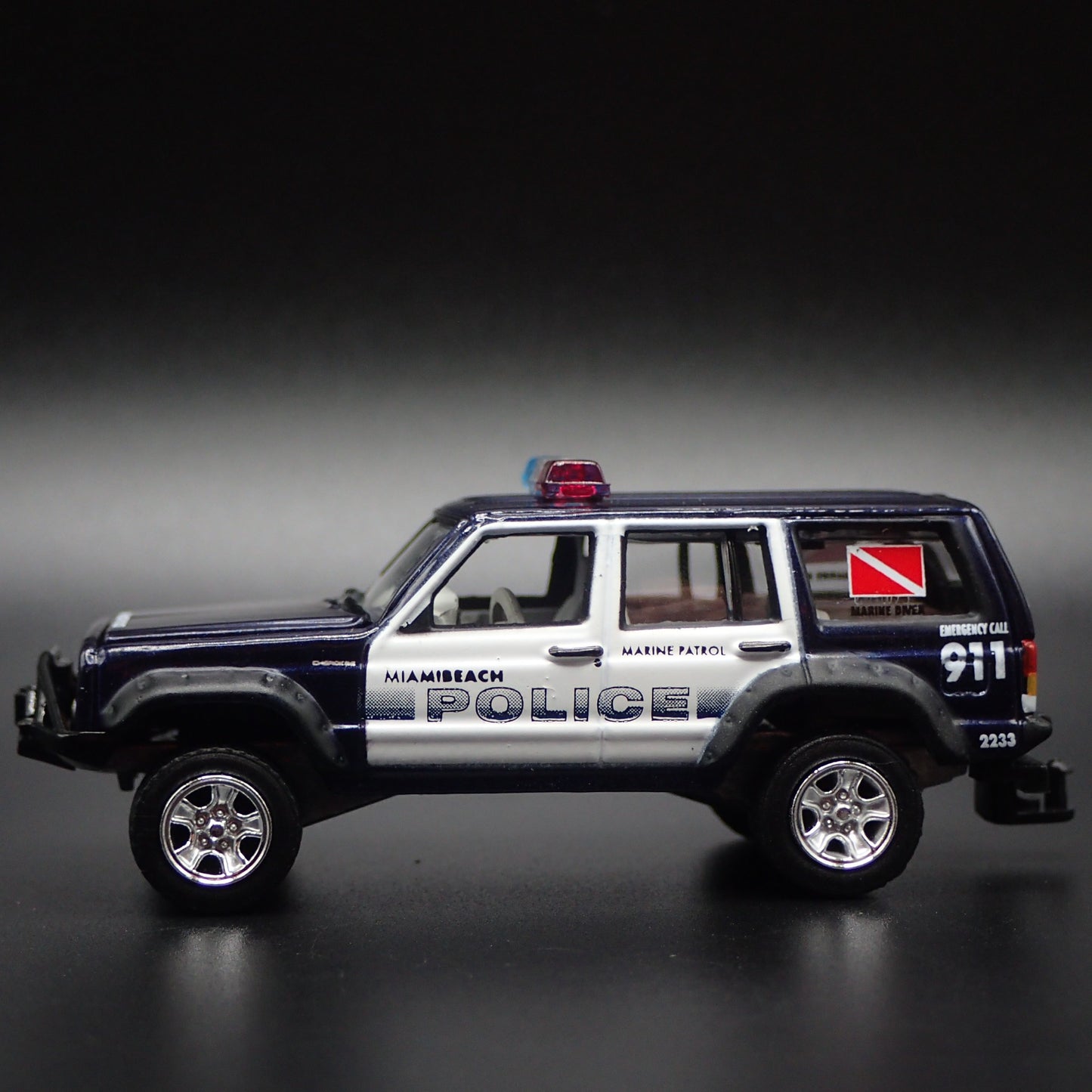 JEEP CHEROKEE XJ MIAMI BEACH MARINE PATROL POLICE 1:64 SCALE DIECAST MODEL CAR