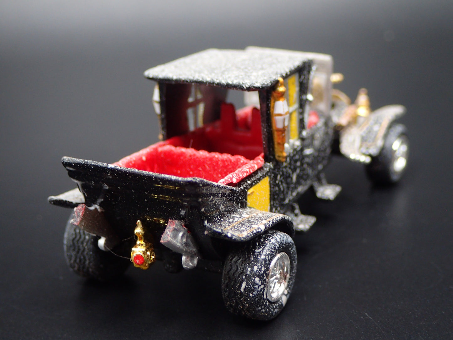 THE MUNSTERS BARRIS KOACH CUSTOM BARN FIND 1:64 SCALE DIORAMA DIECAST MODEL CAR