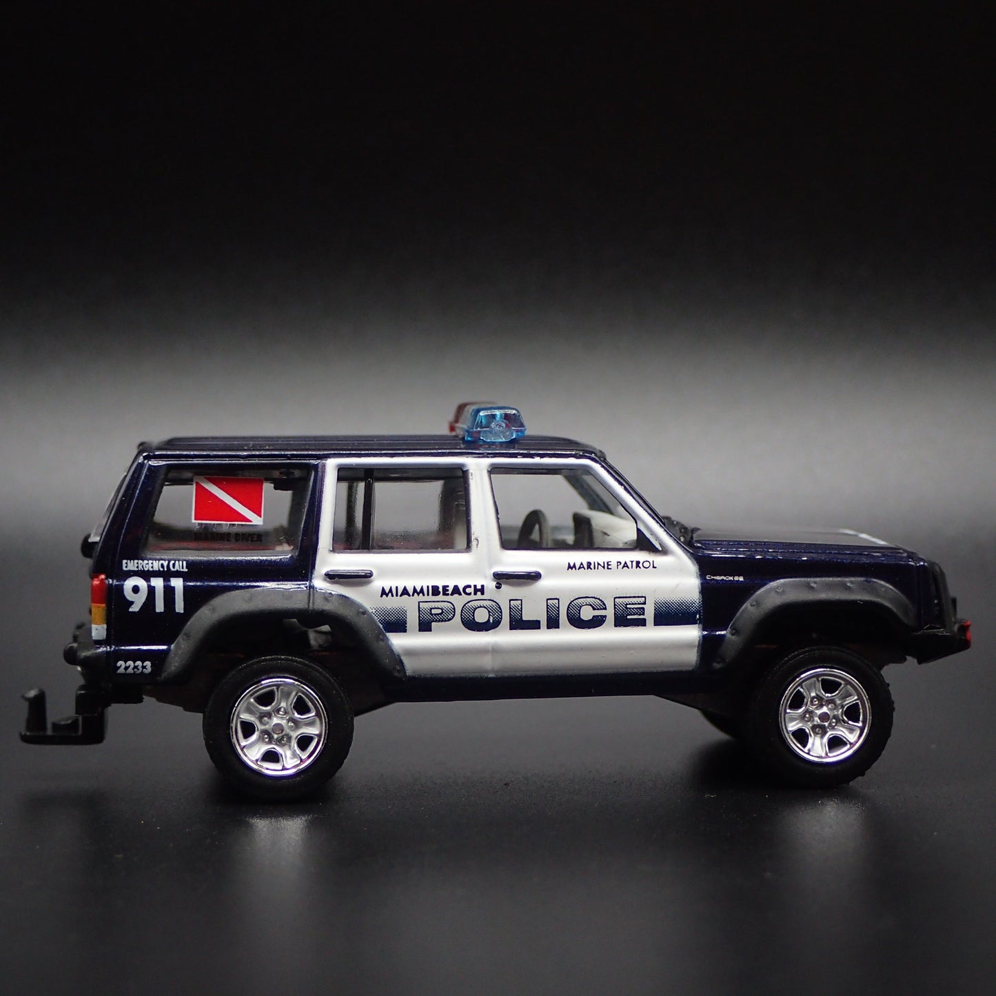 JEEP CHEROKEE XJ MIAMI BEACH MARINE PATROL POLICE 1:64 SCALE DIECAST MODEL CAR