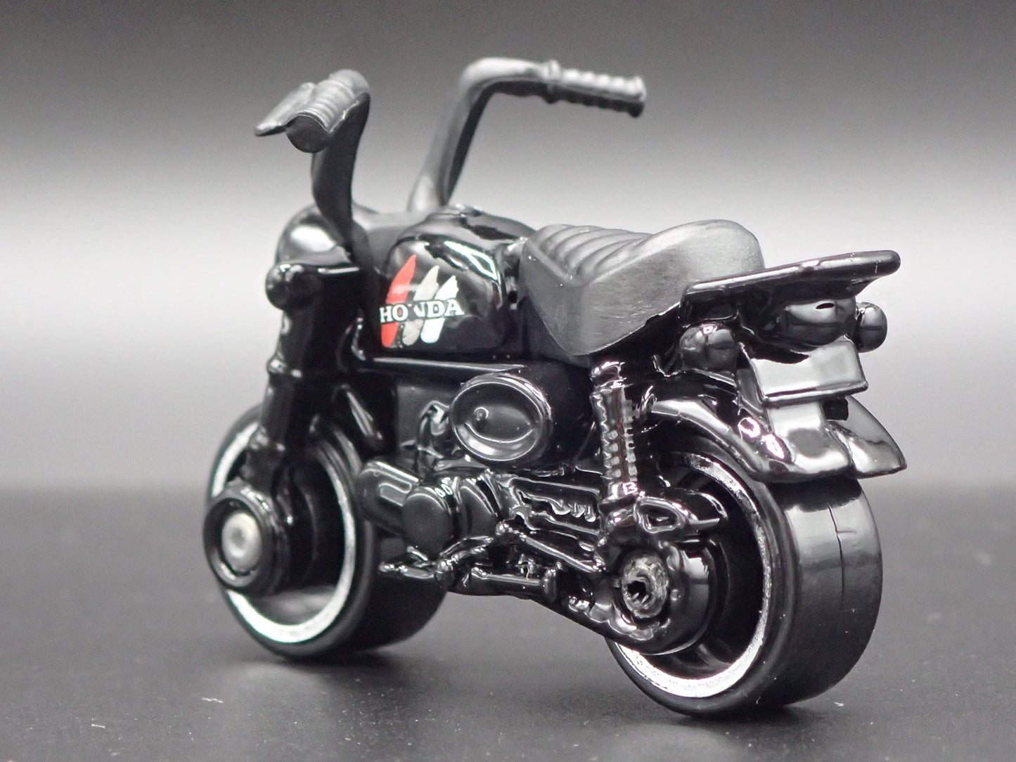 1961-1974 HONDA MONKEY Z50 MOTORCYCLE RARE 1:64 SCALE DIORAMA DIECAST MODEL BIKE