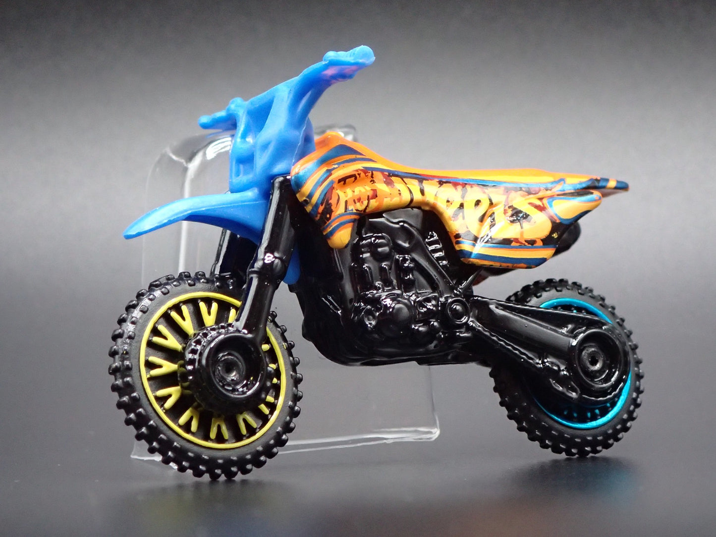 DIRT BIKE HW450F MOTORCYCLE HOT WHEELS 1:64 HW SCALE DIORAMA DIECAST MODEL CAR