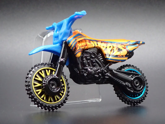 DIRT BIKE HW450F MOTORCYCLE HOT WHEELS 1:64 HW SCALE DIORAMA DIECAST MODEL CAR