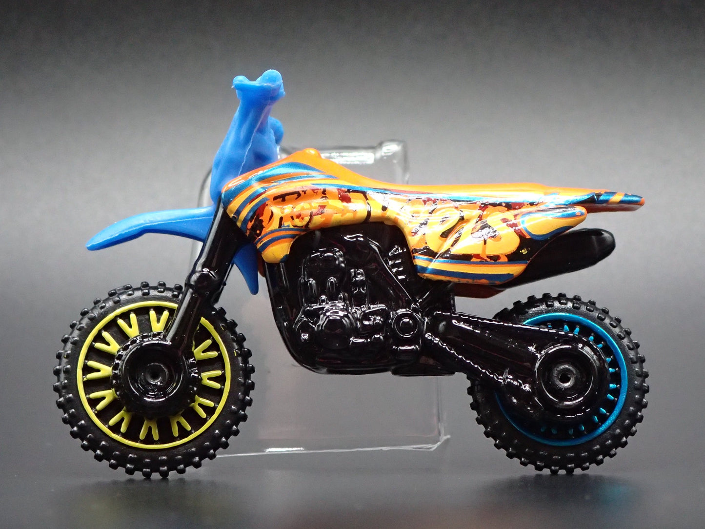 DIRT BIKE HW450F MOTORCYCLE HOT WHEELS 1:64 HW SCALE DIORAMA DIECAST MODEL CAR