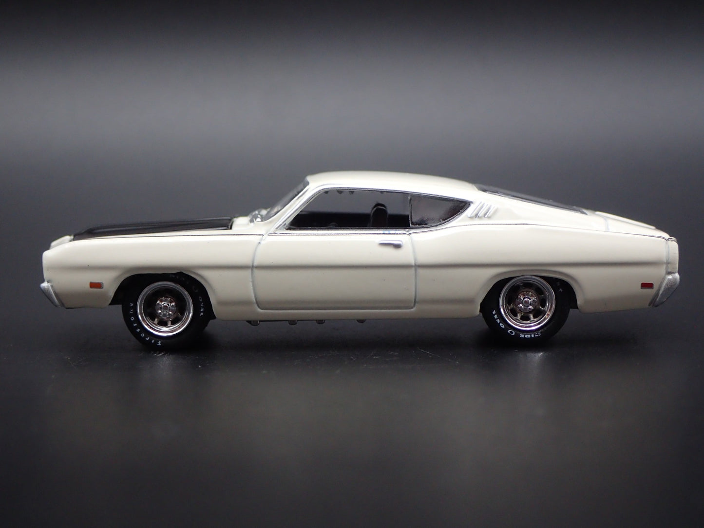 1969 69 FORD TORINO TALLADEGA WHITE 1:64 SCALE COLLECTIBLE DIECAST MODEL CAR