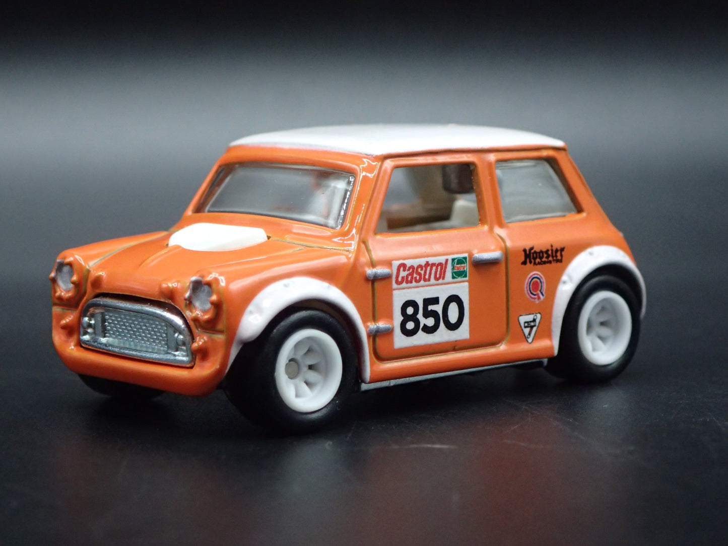 1969-1976 MINI COOPER CASTROL MARK III 1:64 SCALE COLLECTIBLE DIECAST MODEL CAR