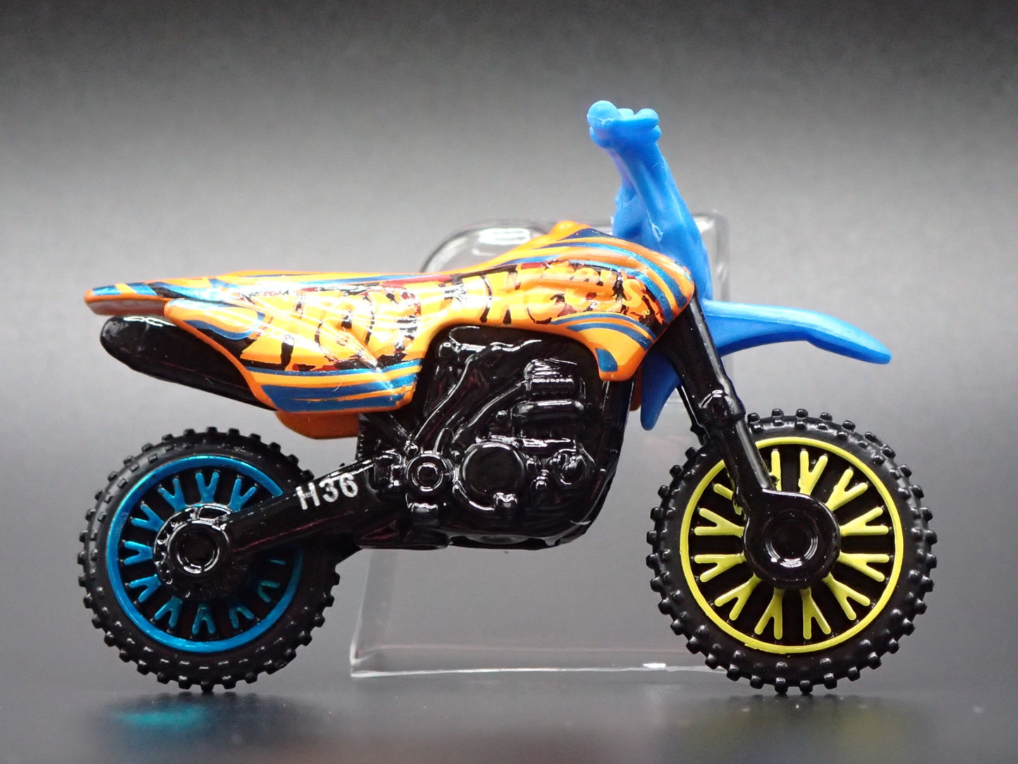 DIRT BIKE HW450F MOTORCYCLE HOT WHEELS 1:64 HW SCALE DIORAMA DIECAST MODEL CAR