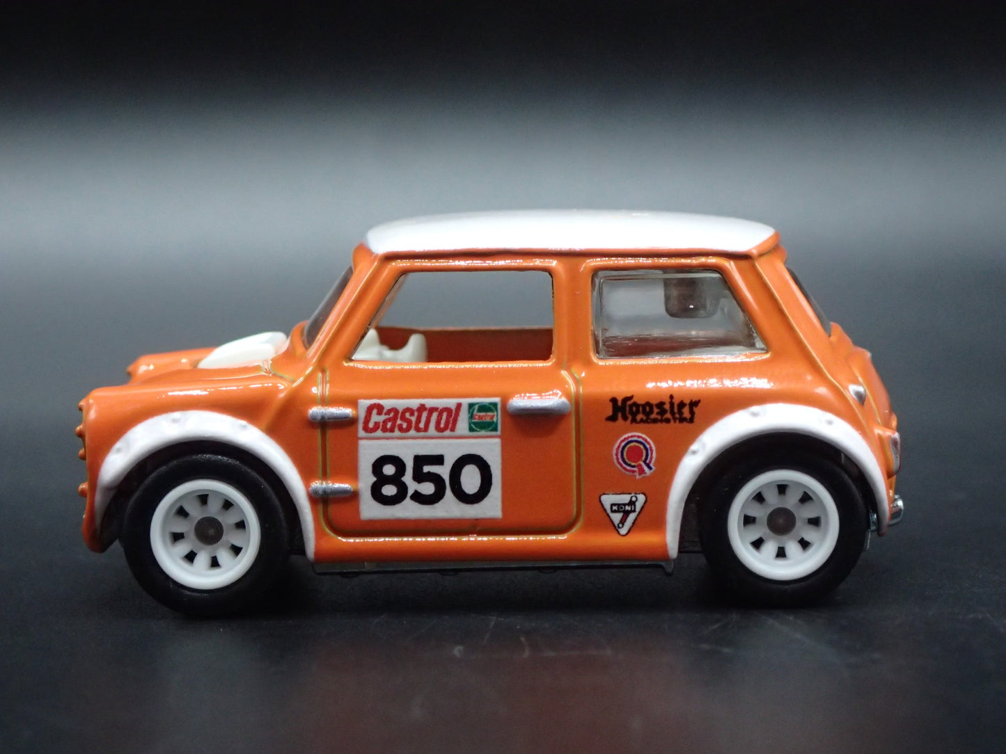 1969-1976 MINI COOPER CASTROL MARK III 1:64 SCALE COLLECTIBLE DIECAST MODEL CAR