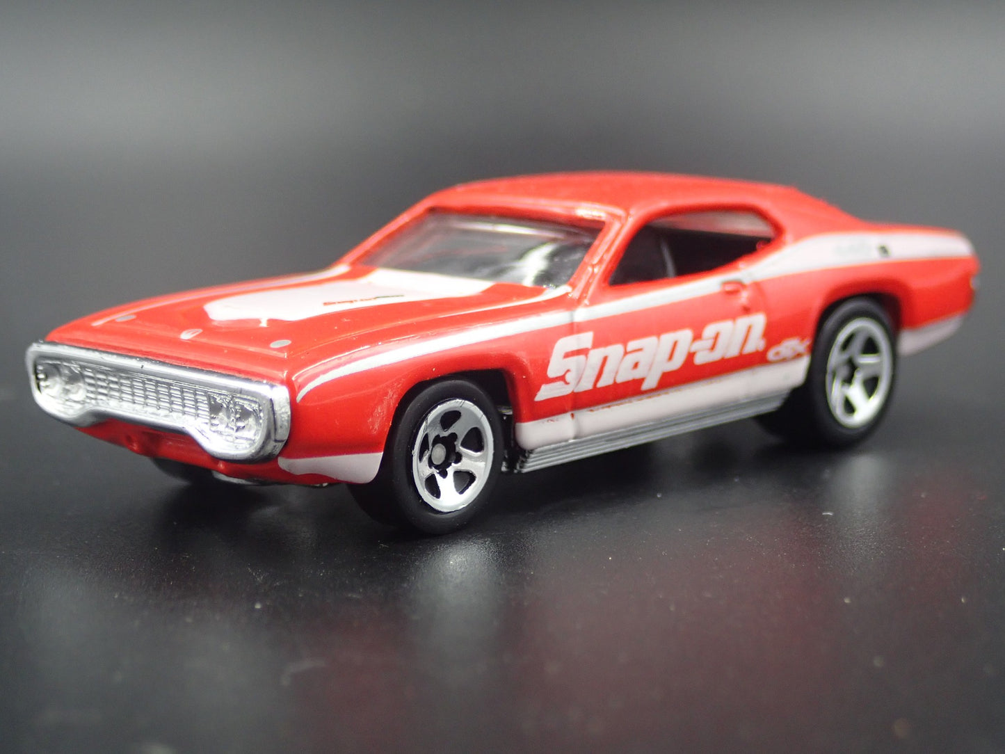 1971 71 PLYMOUTH GTX SNAP ON 1/64 SCALE COLLECTIBLE DIORAMA DIECAST MODEL CAR