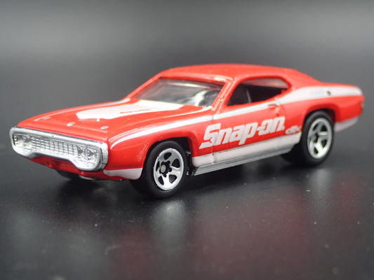 1971 71 PLYMOUTH GTX SNAP ON 1/64 SCALE COLLECTIBLE DIORAMA DIECAST MODEL CAR