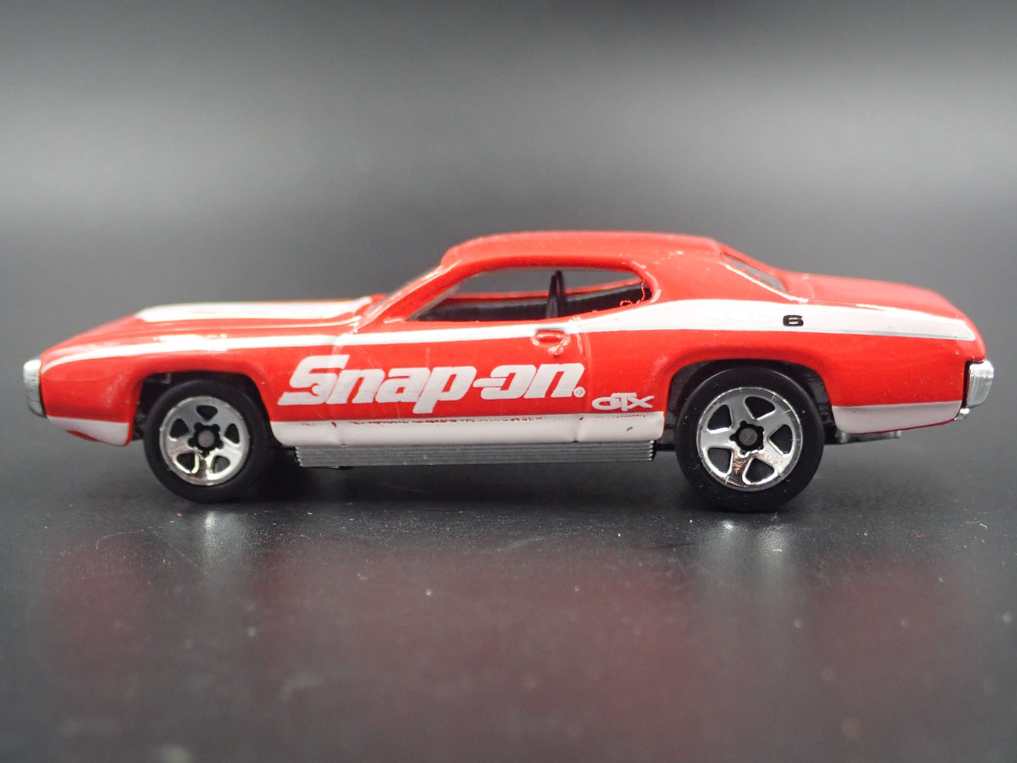 1971 71 PLYMOUTH GTX SNAP ON 1/64 SCALE COLLECTIBLE DIORAMA DIECAST MODEL CAR