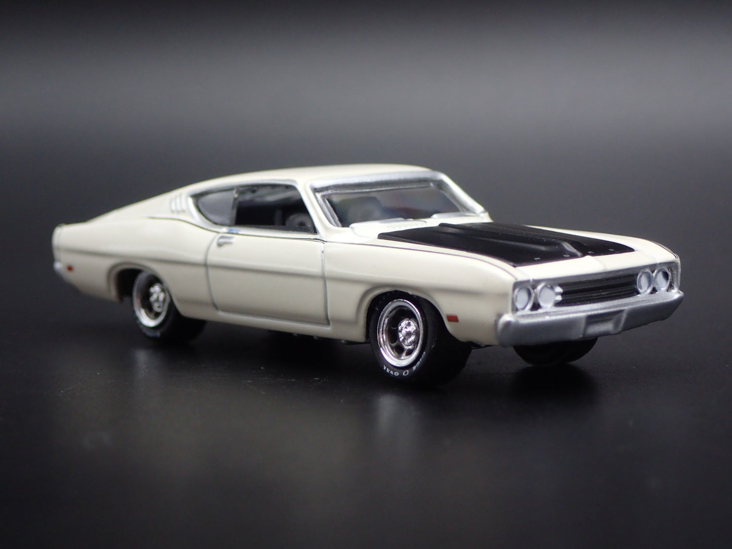 1969 69 FORD TORINO TALLADEGA WHITE 1:64 SCALE COLLECTIBLE DIECAST MODEL CAR