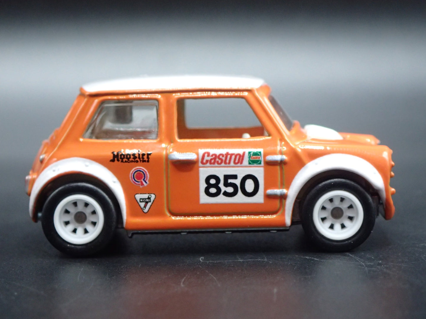 1969-1976 MINI COOPER CASTROL MARK III 1:64 SCALE COLLECTIBLE DIECAST MODEL CAR