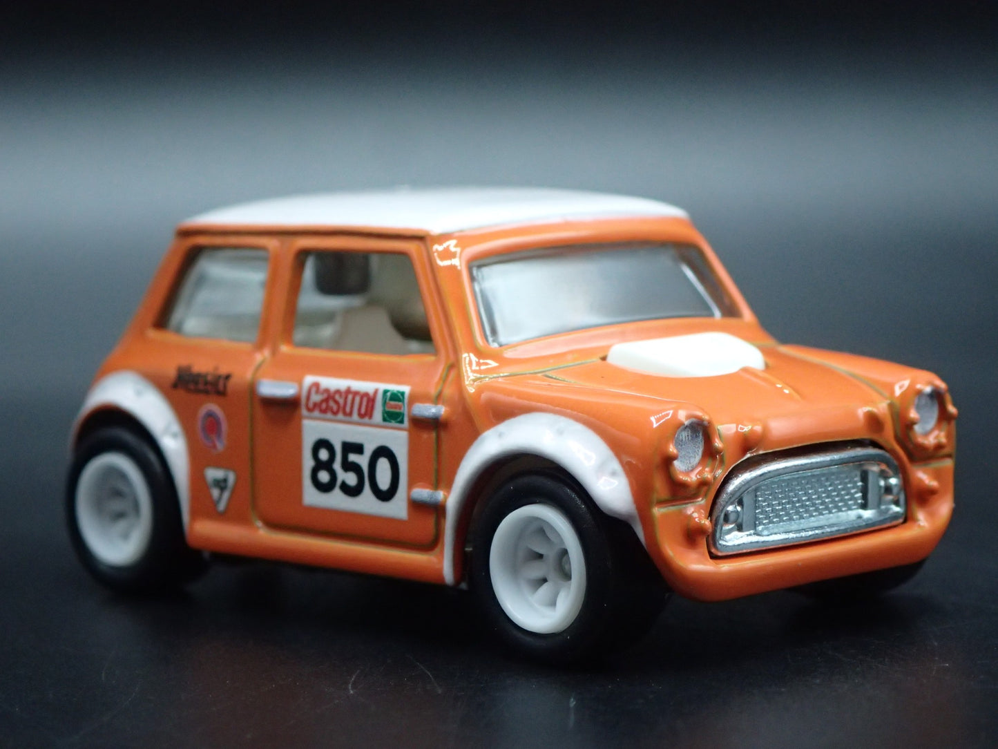 1969-1976 MINI COOPER CASTROL MARK III 1:64 SCALE COLLECTIBLE DIECAST MODEL CAR