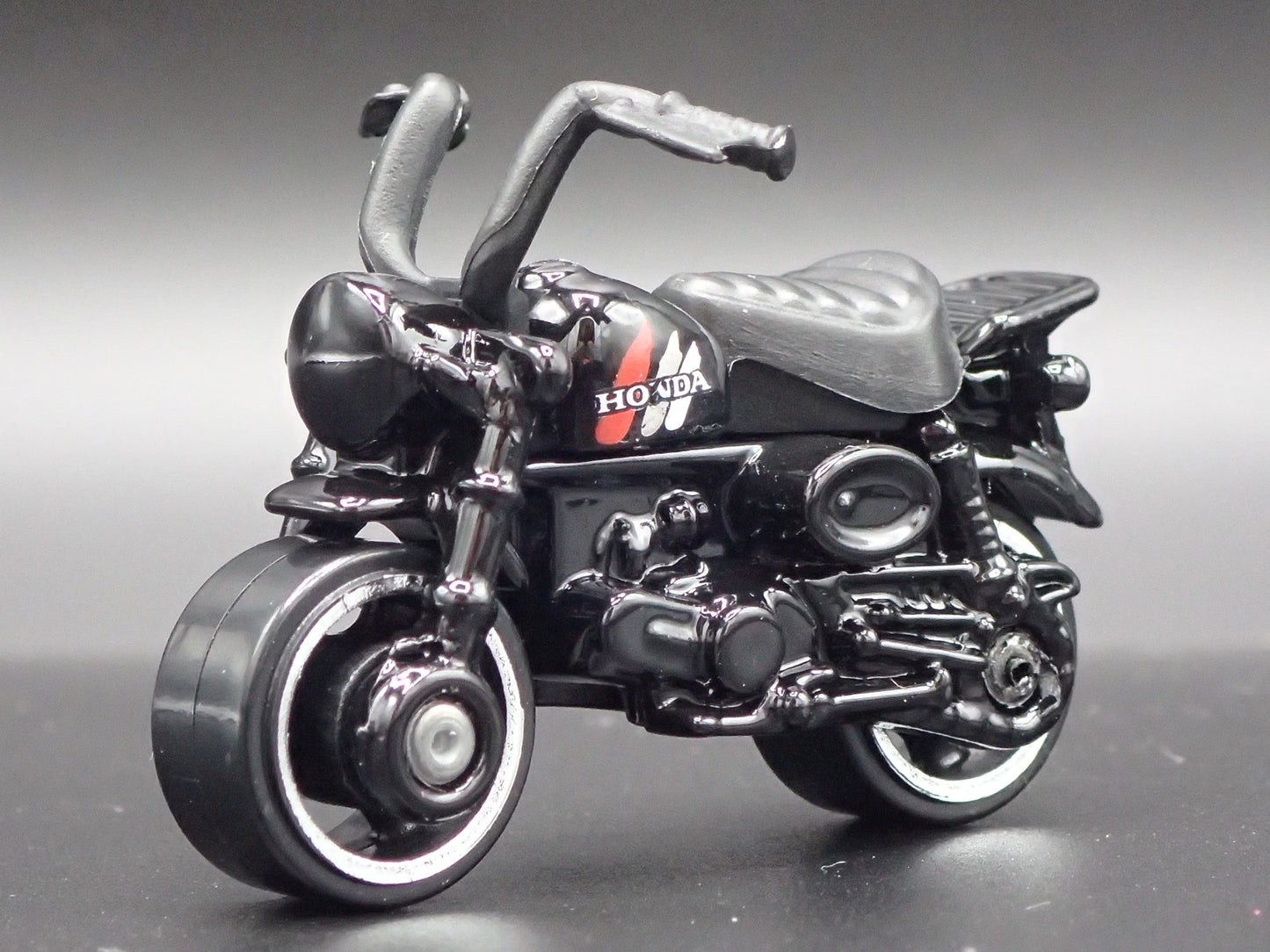 1961-1974 HONDA MONKEY Z50 MOTORCYCLE RARE 1:64 SCALE DIORAMA DIECAST MODEL BIKE