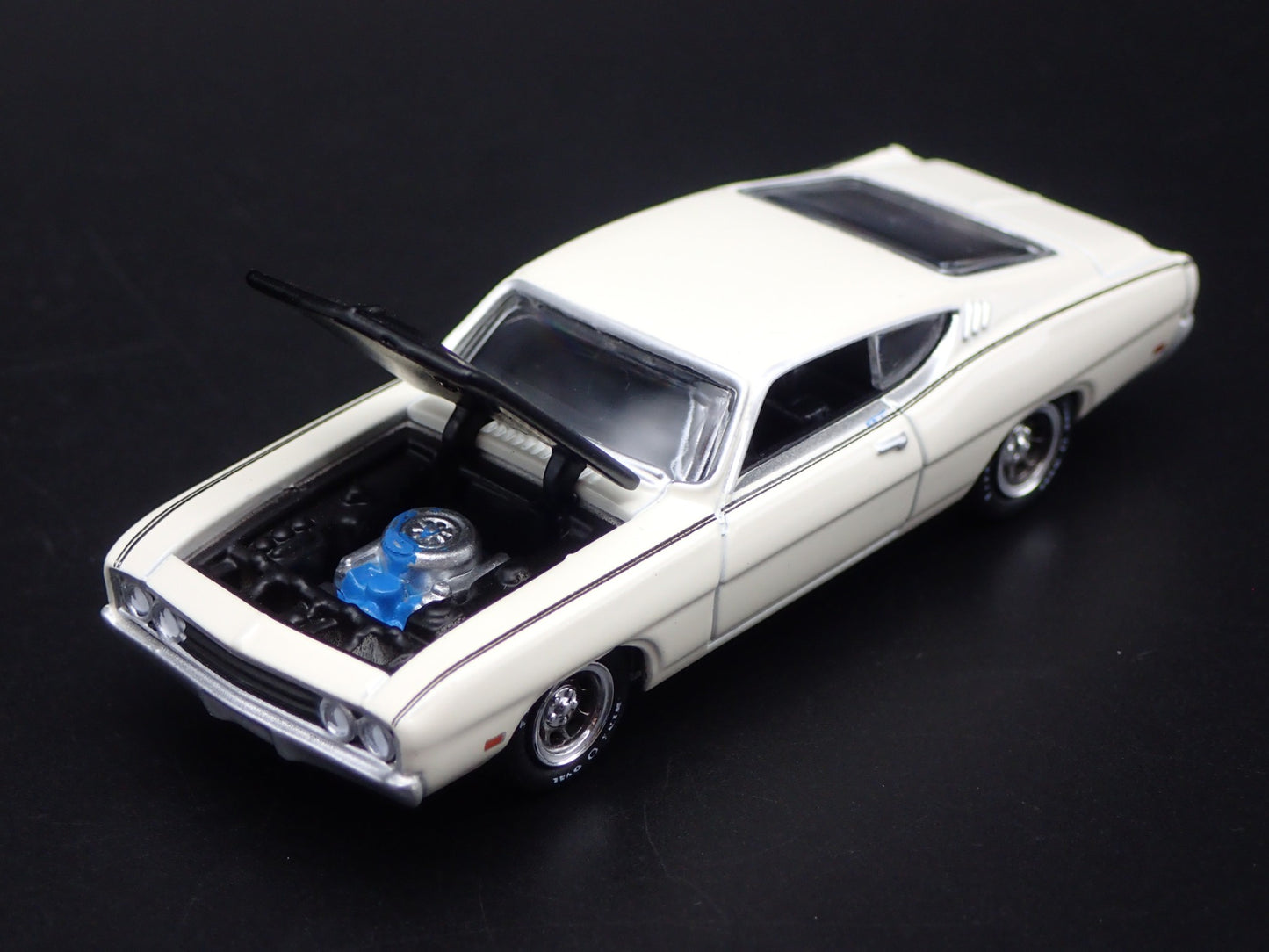 1969 69 FORD TORINO TALLADEGA WHITE 1:64 SCALE COLLECTIBLE DIECAST MODEL CAR