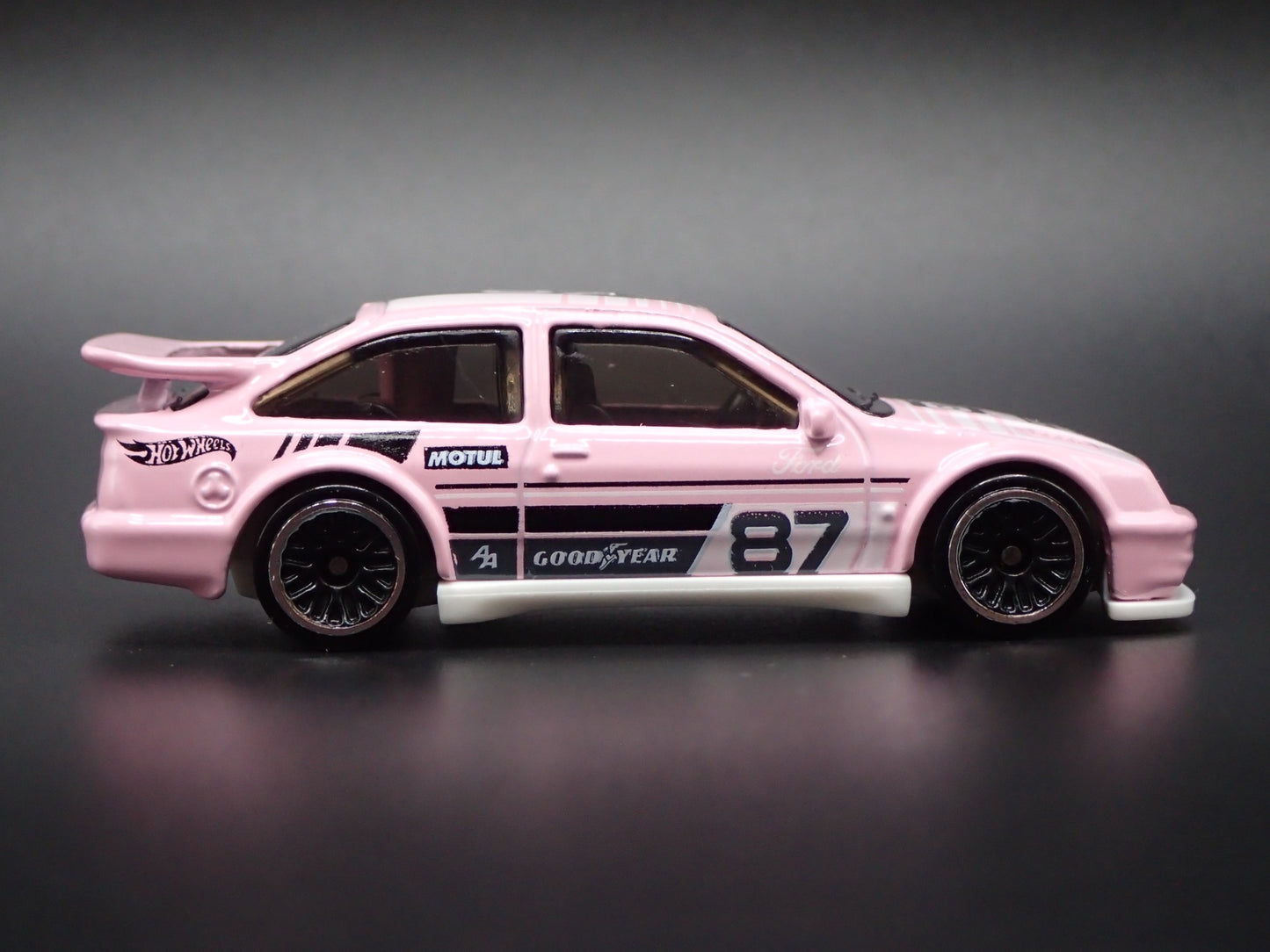 1987 87 FORD ESCORT COSWORTH 1:64 SCALE COLLECTIBLE DIORAMA DIECAST MODEL CAR