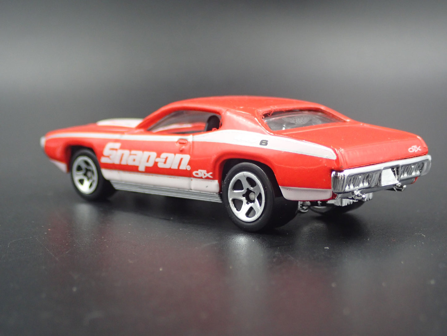 1971 71 PLYMOUTH GTX SNAP ON 1/64 SCALE COLLECTIBLE DIORAMA DIECAST MODEL CAR