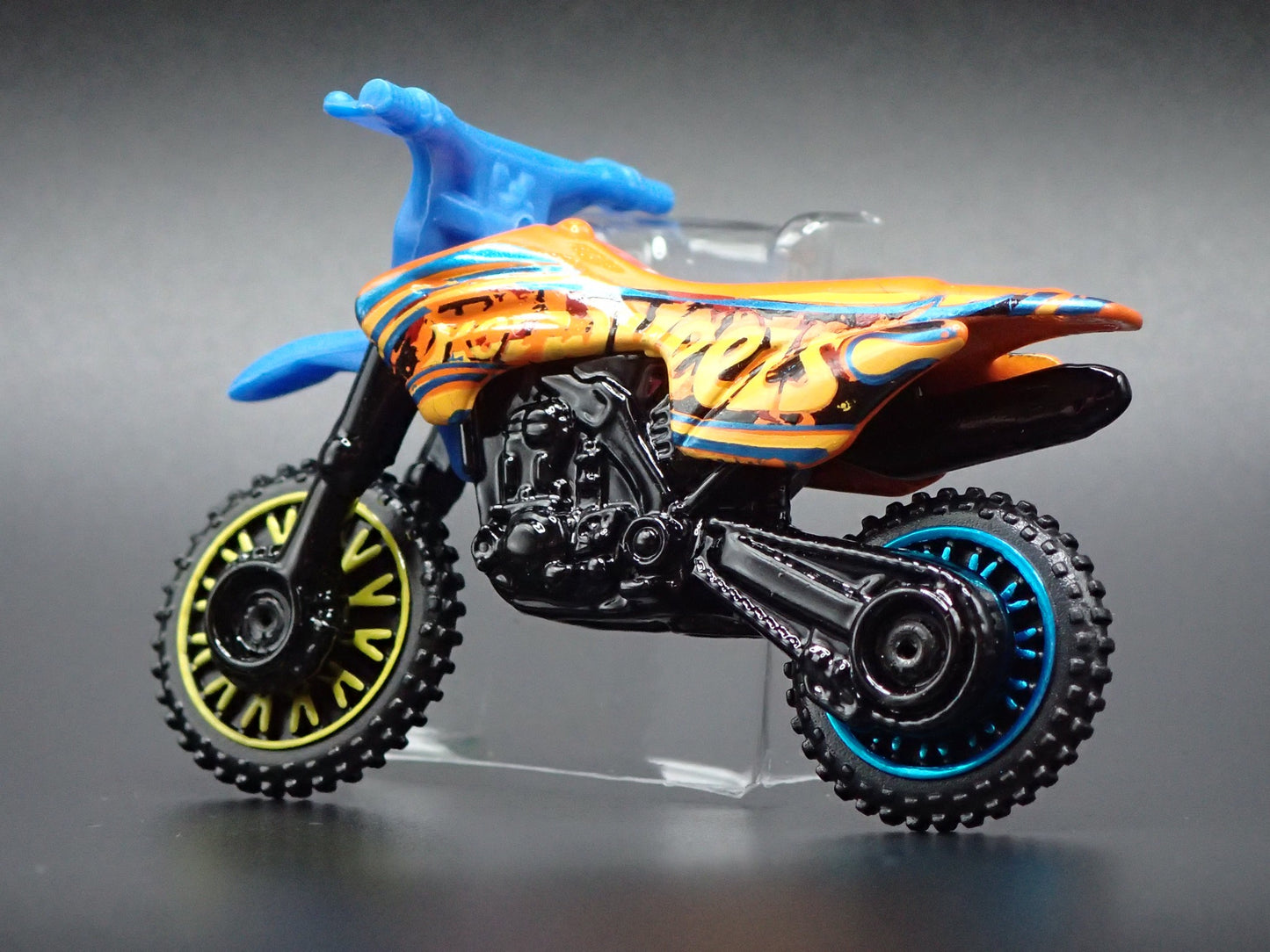 DIRT BIKE HW450F MOTORCYCLE HOT WHEELS 1:64 HW SCALE DIORAMA DIECAST MODEL CAR