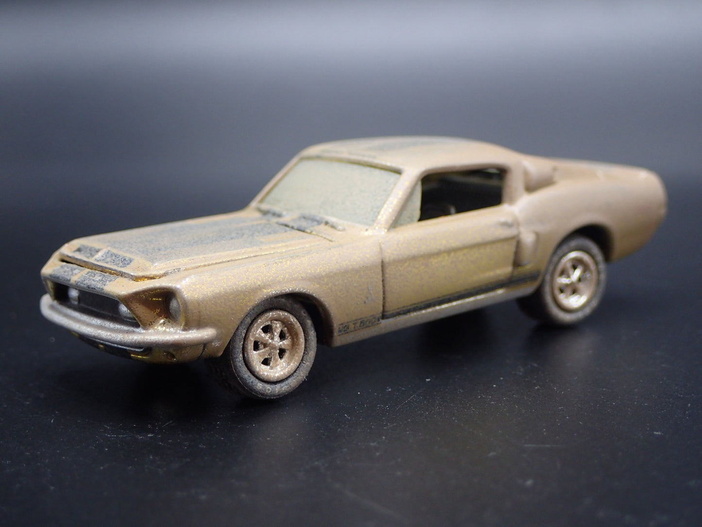 1968 FORD MUSTANG SHELBY GT500 FASTBACK BARN FIND 1:64 SCALE DIECAST MODEL CAR