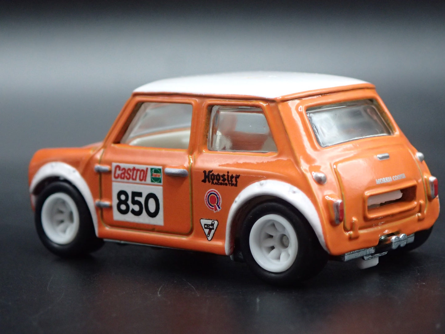 1969-1976 MINI COOPER CASTROL MARK III 1:64 SCALE COLLECTIBLE DIECAST MODEL CAR