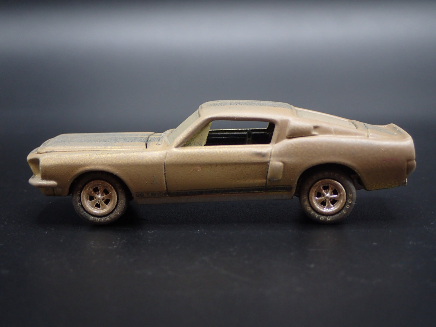 1968 FORD MUSTANG SHELBY GT500 FASTBACK BARN FIND 1:64 SCALE DIECAST MODEL CAR