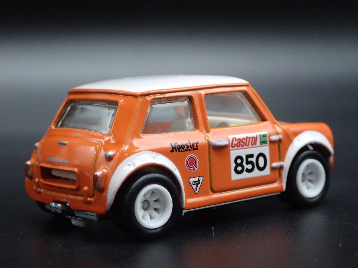 1969-1976 MINI COOPER CASTROL MARK III 1:64 SCALE COLLECTIBLE DIECAST MODEL CAR