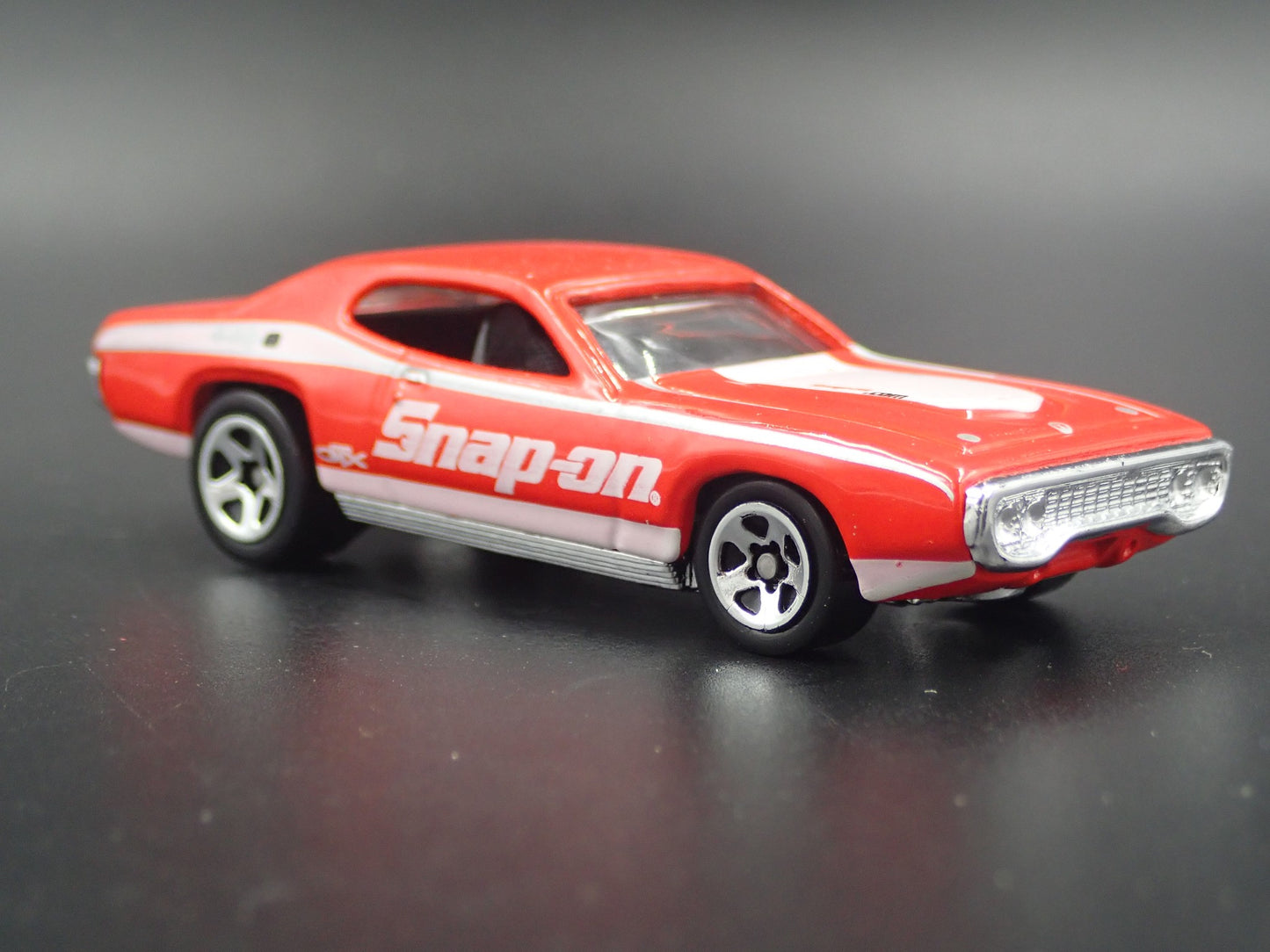 1971 71 PLYMOUTH GTX SNAP ON 1/64 SCALE COLLECTIBLE DIORAMA DIECAST MODEL CAR