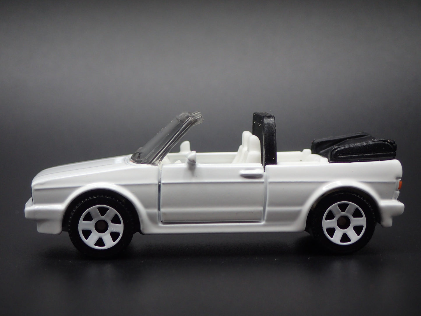 1979-1993 VW VOLKSWAGEN GOLF MK1 WHITE 1:64 SCALE DIORAMA DIECAST MODEL CAR