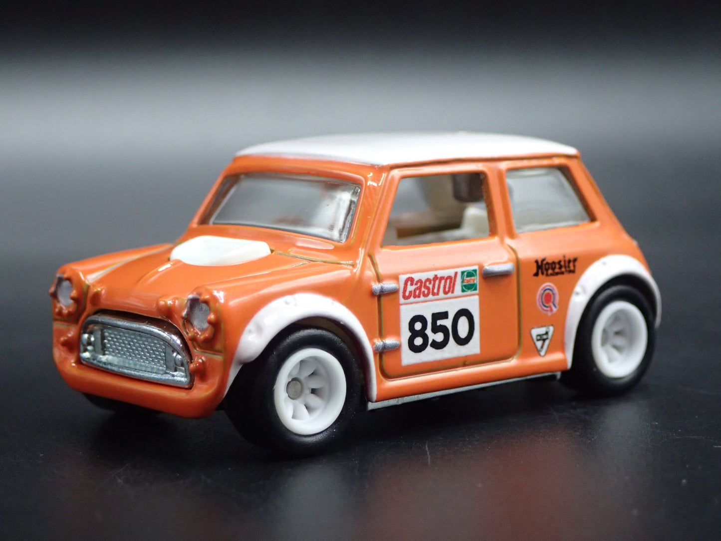 1969-1976 MINI COOPER CASTROL MARK III 1:64 SCALE COLLECTIBLE DIECAST MODEL CAR