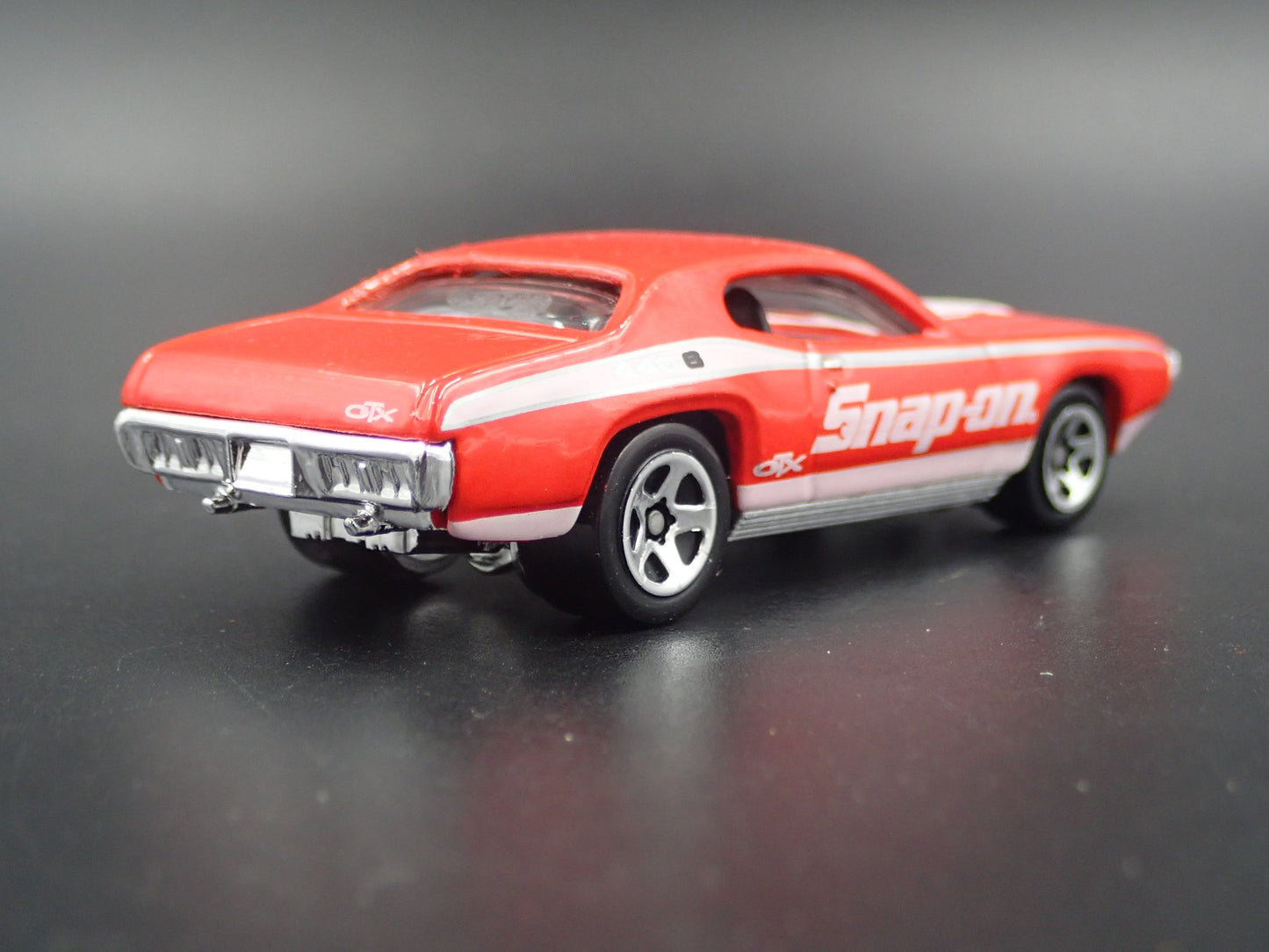 1971 71 PLYMOUTH GTX SNAP ON 1/64 SCALE COLLECTIBLE DIORAMA DIECAST MODEL CAR