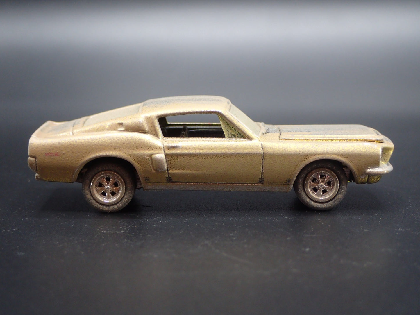 1968 FORD MUSTANG SHELBY GT500 FASTBACK BARN FIND 1:64 SCALE DIECAST MODEL CAR