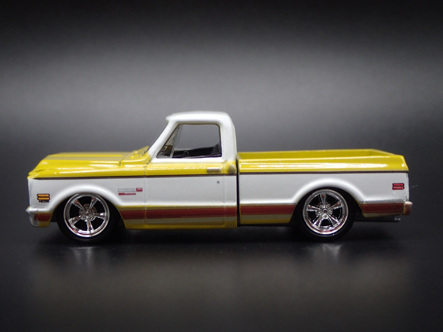 1972 72 CHEVY CHEVROLET C10 PICKUP TRUCK SHORT BED 1/64 SCALE DIECAST MODEL CAR