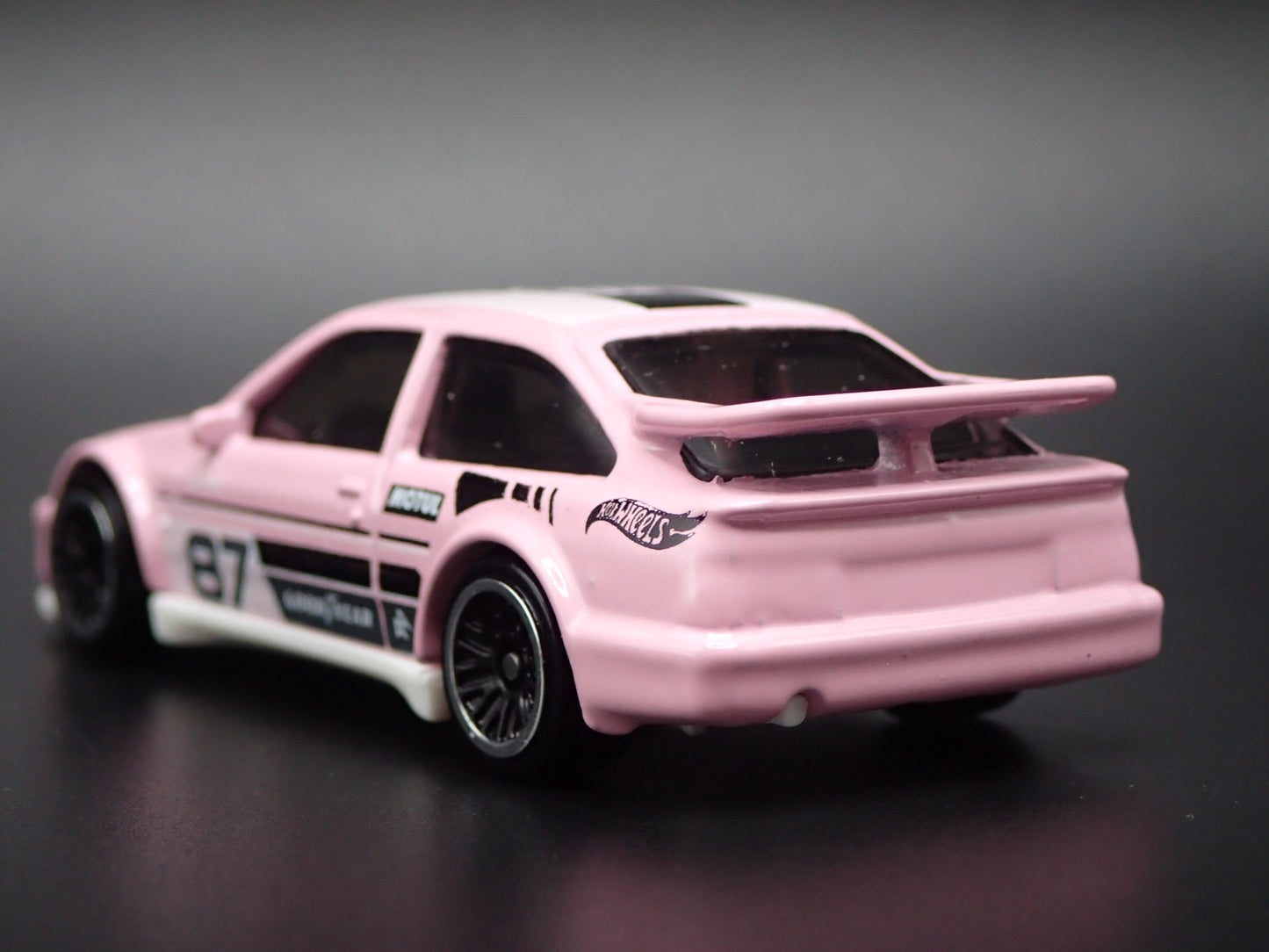 1987 87 FORD ESCORT COSWORTH 1:64 SCALE COLLECTIBLE DIORAMA DIECAST MODEL CAR