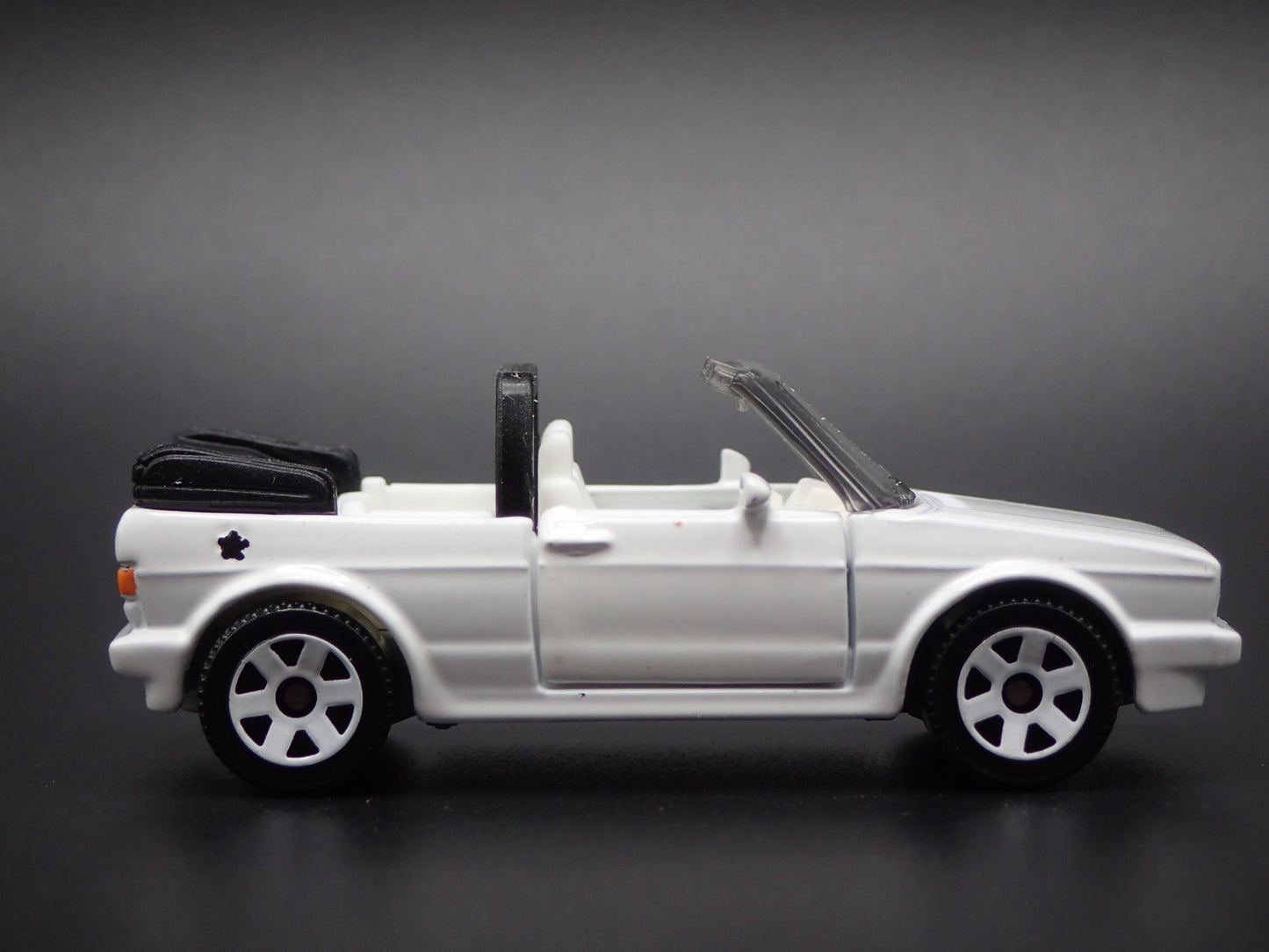 1979-1993 VW VOLKSWAGEN GOLF MK1 WHITE 1:64 SCALE DIORAMA DIECAST MODEL CAR